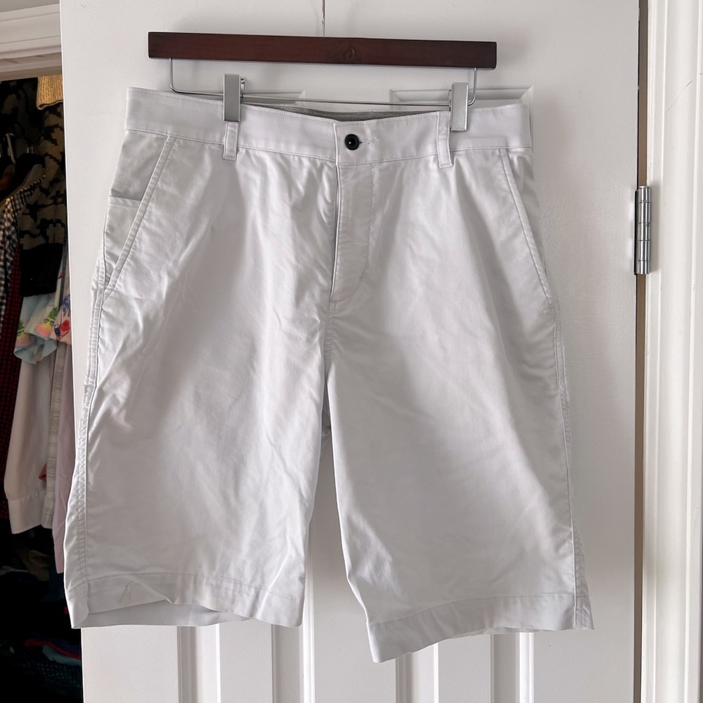 Price drop! Nike Dri Fit Chino UV golf shorts. 10.5 in. Same style worn by Rory!